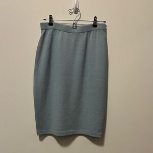 St. John Collection Light Blue pencil skirt Santana knit Sz 4